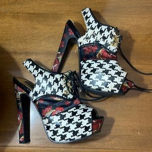 JustFab Heels Size 6